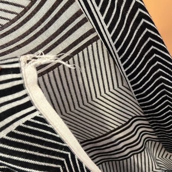 Anne French sleeveless shawl - Picture 7 of 7